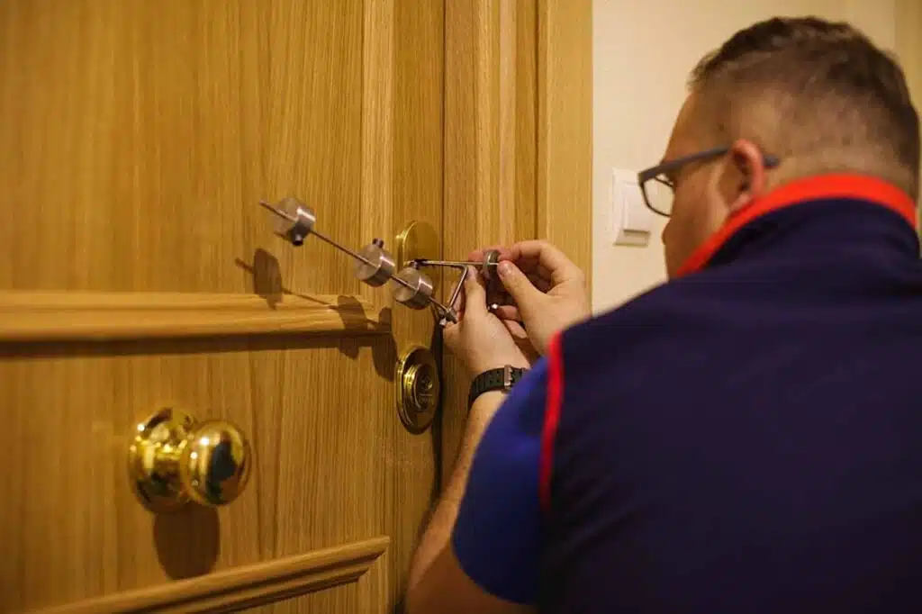 Cerrajeros. Apertura de puertas en las Roquetes